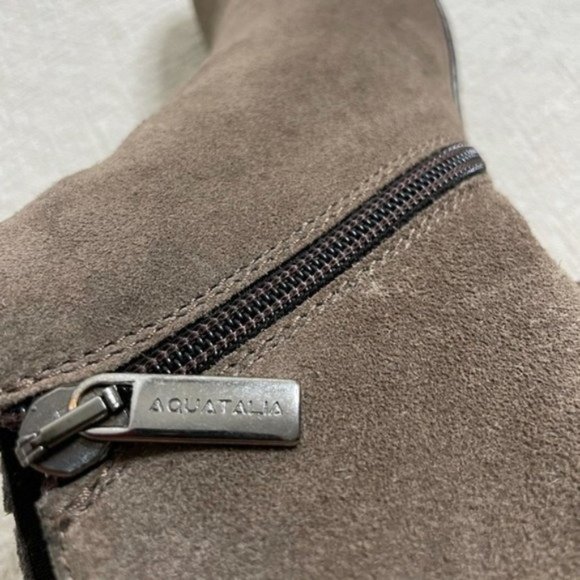 Aquatalia Fallon Suede Chelsea Ankle Boots 8.5 - Picture 6 of 7